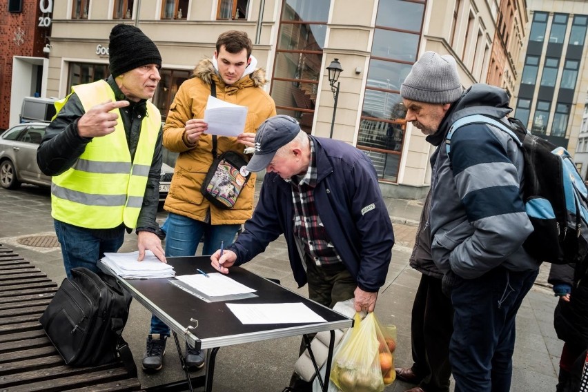 W sobotę na ul. Mostowej w Bydgoszczy odbył się protest...