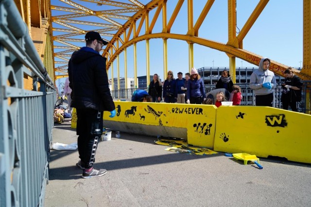 Żółty Wiadukt powstał na początku XX wieku. Do roku 2008 działał jako most z przeznaczeniem dla ruchu samochodowego. Obecnie funkcjonuje jako przejście dla pieszych. w roku 2020 Instytut Metropolitalny postanowił stworzyć na wiadukcie przestrzeń otwartą dla mieszkańców.