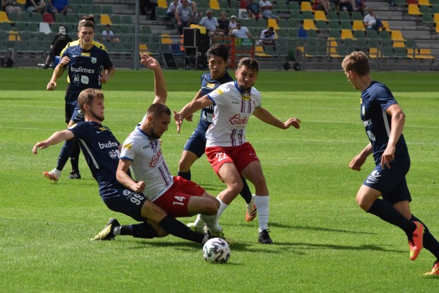 Podbeskidzie z kibicami na trybunach Stadionu Miejskiego (wreszcie!) pokonało Stomil Olsztyn 2:0 i wróciło na fotel lidera Fortuna 1. Ligi. Przeglądaj gestem lub za pomocą strzałki, by zobaczyć kolejne zdjęcir.