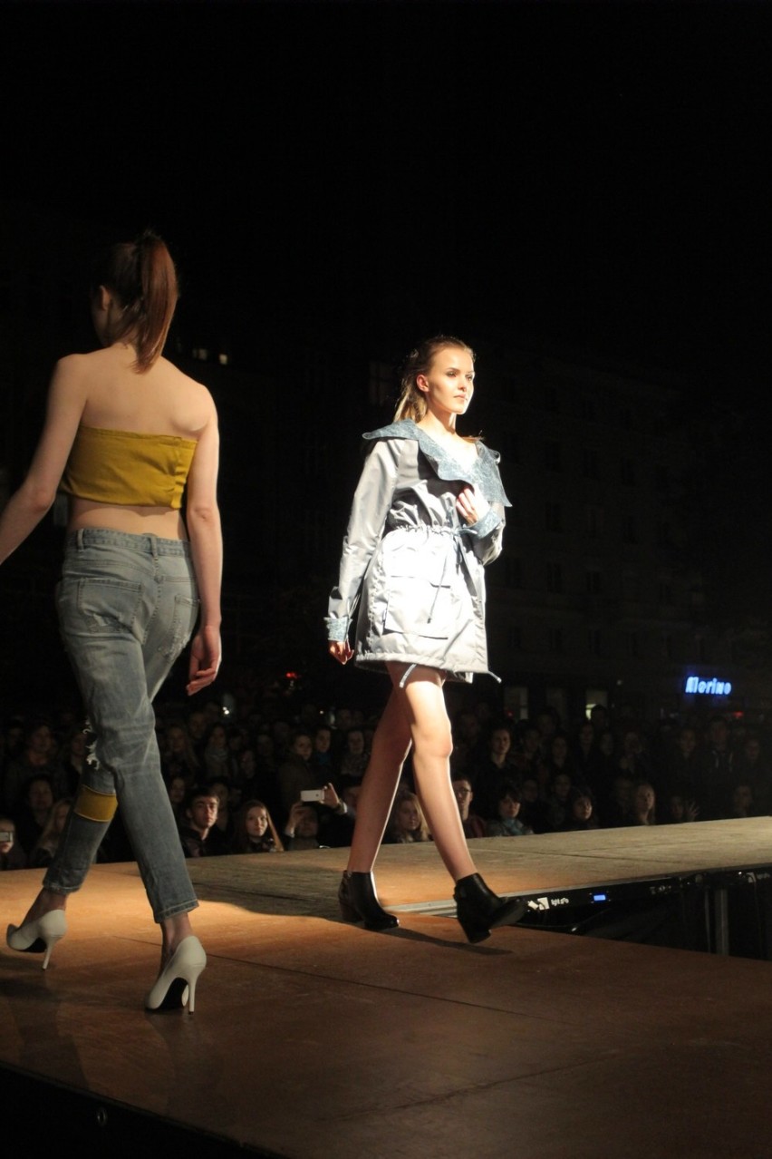 Poznań Fashion Night - nocny pokaz mody na placu Wolności