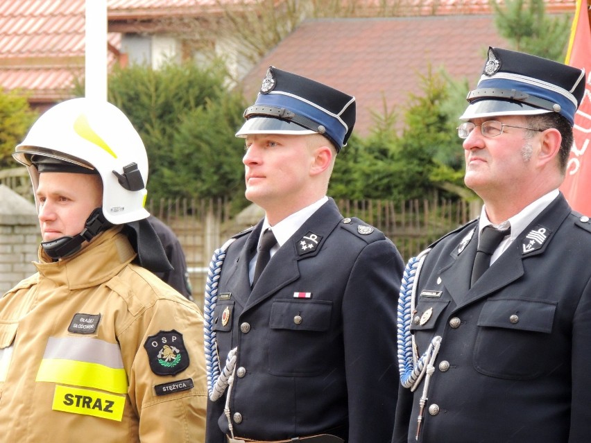 OSP Stężyca z nowym samochodem ratowniczym i łodzią