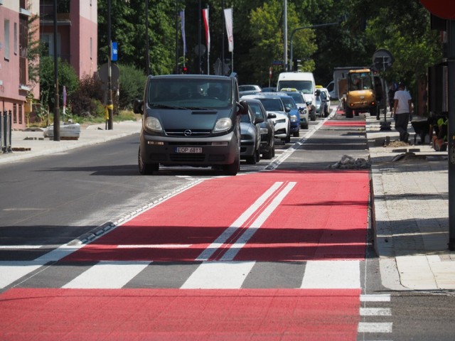 Nietypowy pas rowerowy zostanie otwarty za kilka dni na ulicy Jaracza. Cykliści pojadą w dwóch kierunkach, a samochody – w jednym.

CZYTAJ DALEJ >>>
.