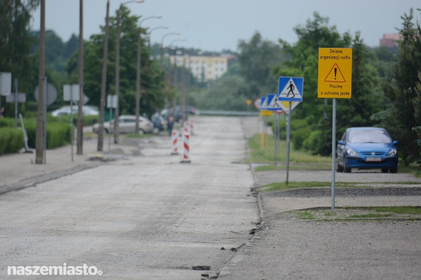 Na ul. Ikara zerwali asfalt i remont stanął [zdjęcia]