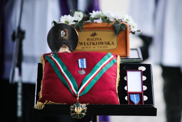 Halina Kwiatkowska, krakowska aktorka i pedagog, koleżanka z lat szkolnych i studenckich Karola Wojtyły zmarła 12 listopada w wieku 99 lat. Uroczystości pogrzebowe odbyły się 30 listopada na cmentarzu Rakowickim