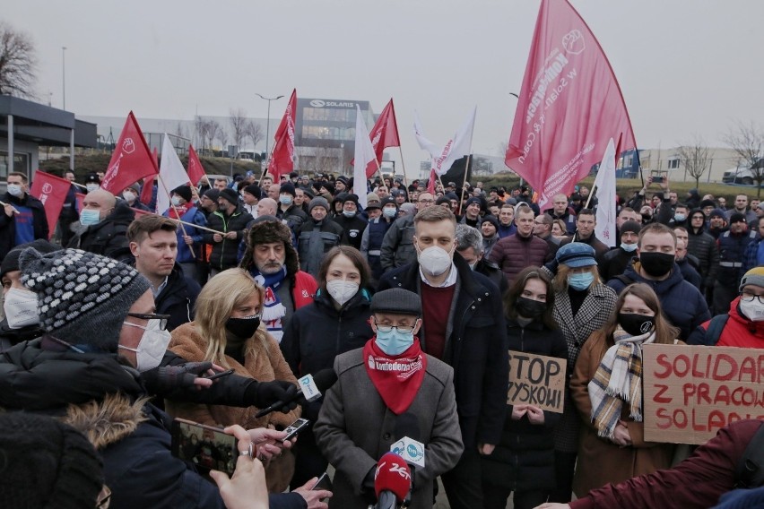 Protestujący, którzy zarabiają średnio 3000 zł netto,...