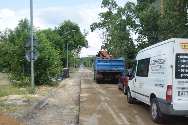 Część ulicy Szklanej w Radomiu wciąż zamknięta dla ruchu, trwa tu wymiana rur sieci kanalizacyjnej i deszczowej.