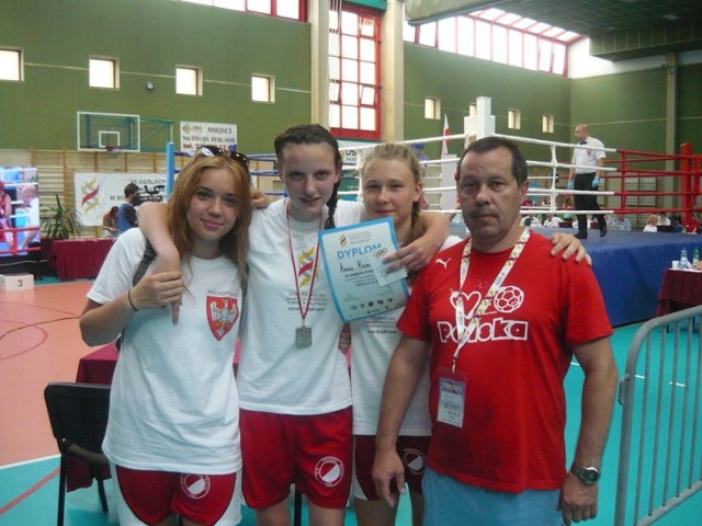 Kaliska ekipa w Świdnicy. Na zdjęciu od lewej: Magda, Ania, Weronika i trener Tomasz Bezen.