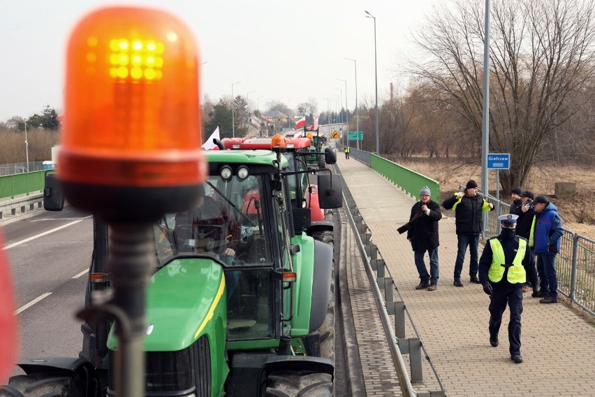 Utrudnienia w Piaskach. Rolnicy protestują, policja zaleca objazdy