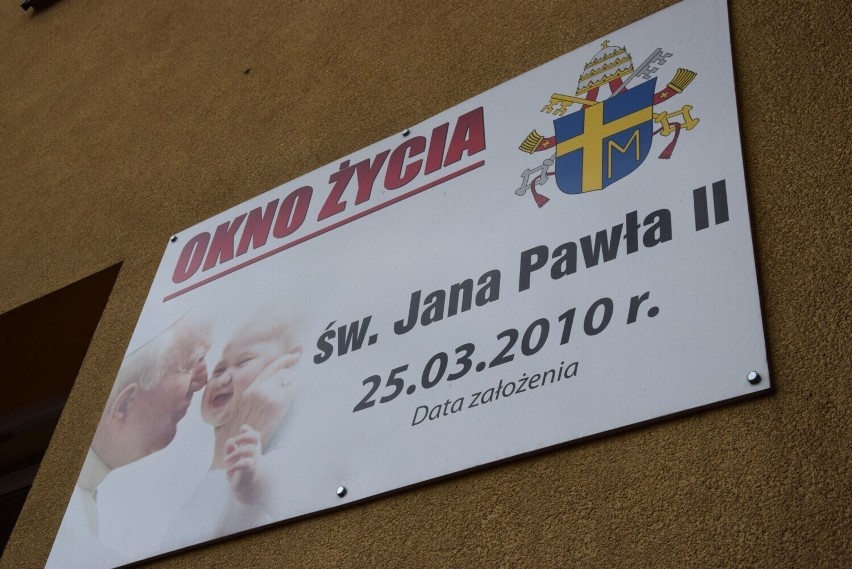 „Okno życia św. Jana Pawła II” istnieje tutaj od marca 2010...