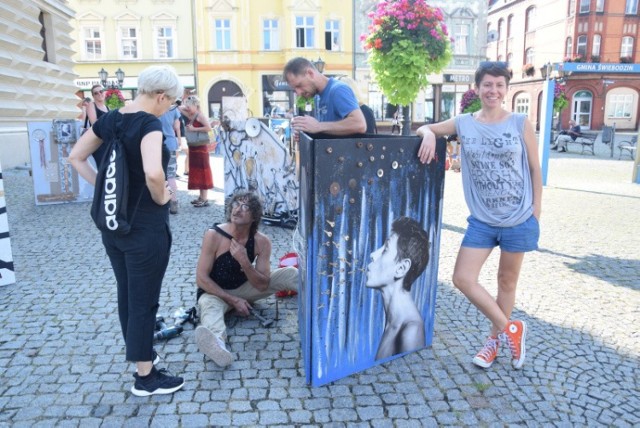 Wystawę można oglądać przed Ratuszem w Świebodzinie