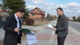 Przegląd dróg powiatowych w gminach Przedbórz i Gidle. Jakie remonty udało się wykonać, a co w planach?