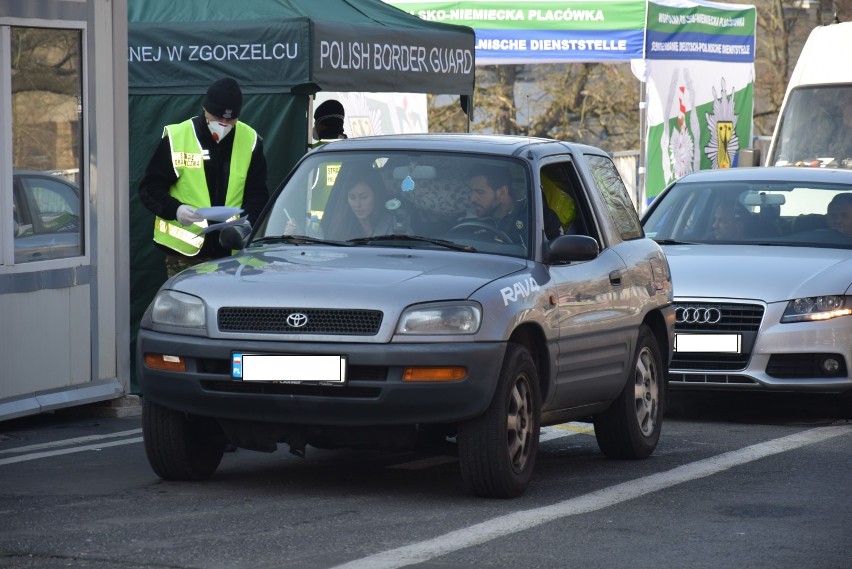 Rząd przedłuża zamknięcie granic do 12 czerwca