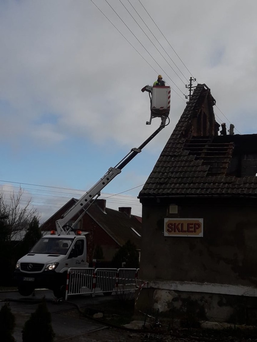 Irządze. Pożar domu wielorodzinnego. Siedem rodzin straciło dach nad głową [ZDJĘCIA]