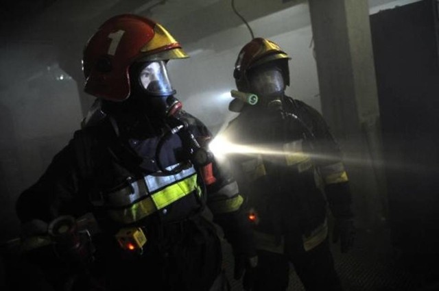 Pożar domu w Chorzenicach. Ciężko poparzony mężczyzna trafił do szpitala