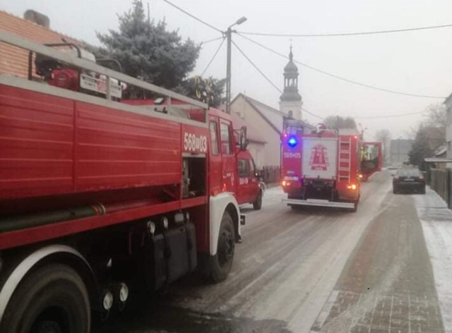 Pożar budynku gospodarczego w Grodzisku. W akcji cztery zastępy straży pożarnej