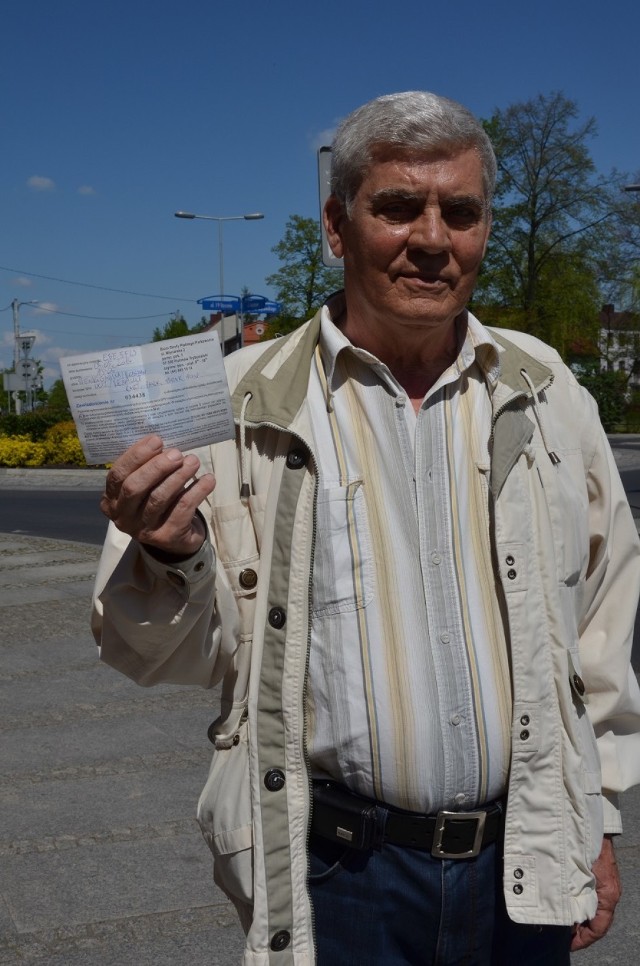 Tadeusz Sołtysiak z Bełchatowa, pomimo tego, że posiada kartę parkingową dla osób niepełnosprawnych otrzymał mandat. Przyznaje, że po raz pierwszy spotkał się z taką sytuacją