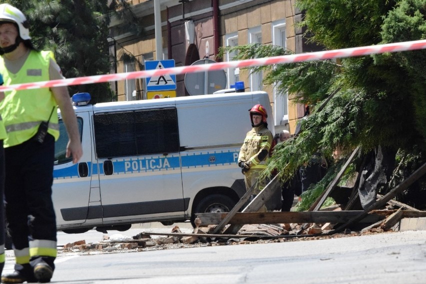 Zawaliła się część dachu niezamieszkałego budynku przy ul....