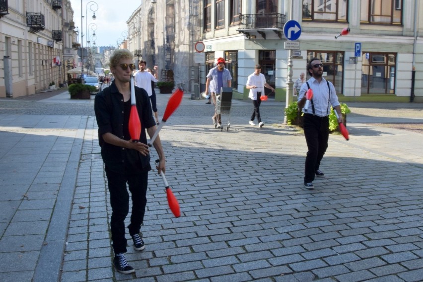 Niesamowite widowisko! Ulicami Kielc przeszła Parada Sztukmistrzów! Zobaczcie zdjęcia