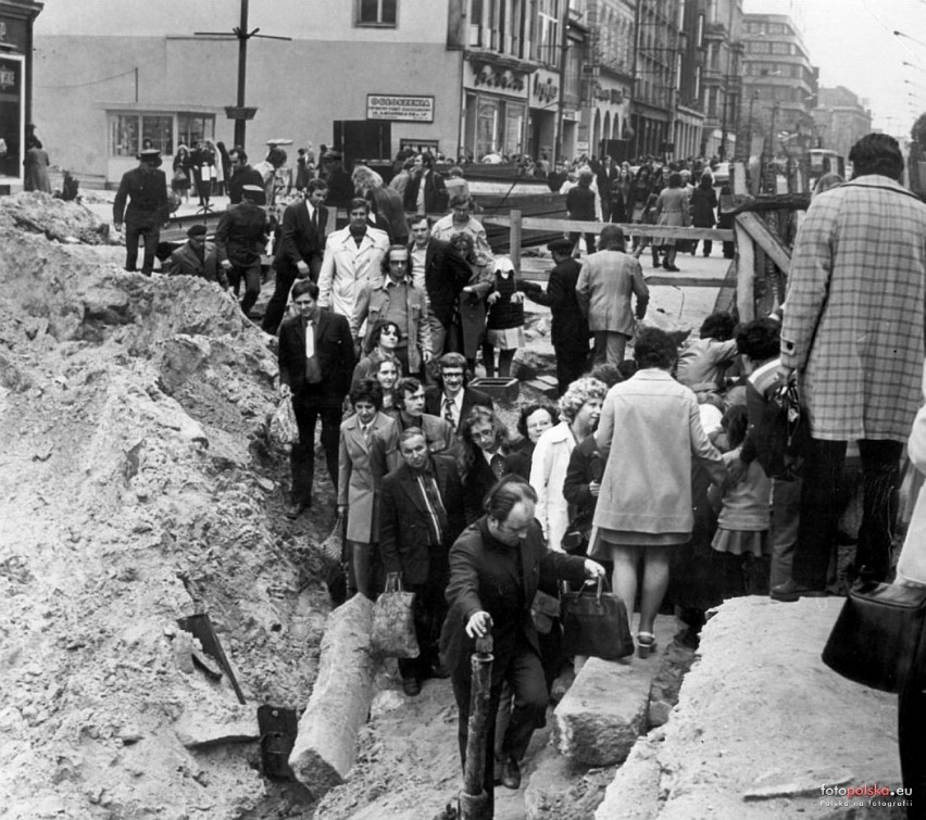 Tak 50 lat temu wyglądała ul. Świdnicka we Wrocławiu. Zobacz! 