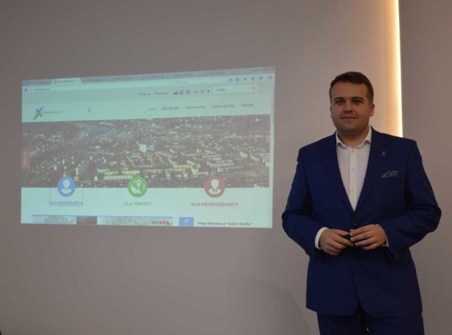 Nową stronę internetową Urzędu Miejskiego zaprezentował dziennikarzom prezydent Marek Materek.