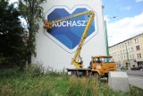 Nowy mural na ścianie kamienicy przy Dąbrowskiego! [ZDJĘCIA]