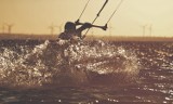 Kitesurfing na Zatoce Puckiej, Kuźnica 2016. Wieje? To dobrze. Oni to kochają | ZDJĘCIA