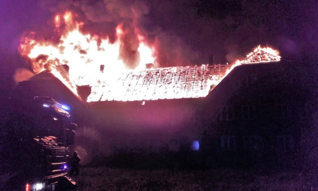 W pożarze familoka w Olzie dach nad głową straciło 21 lokatorów.