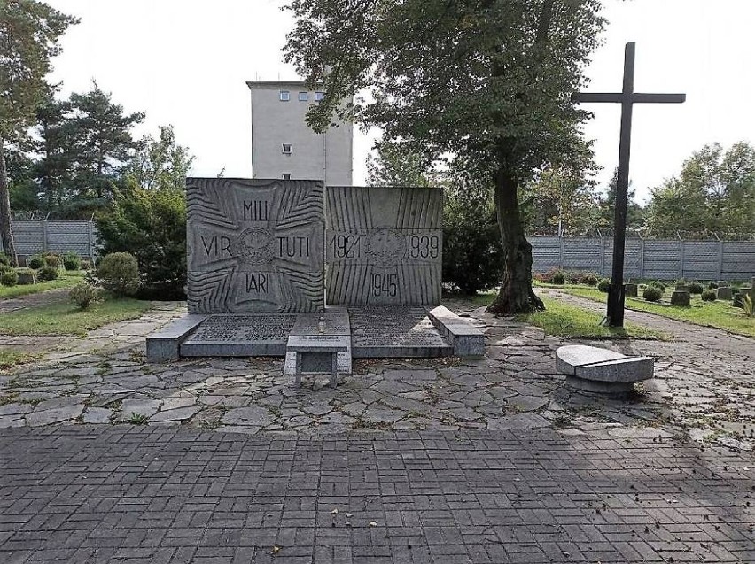 Część nagrobków na Cmentarzu Wojskowym w Lublińcu zostanie...