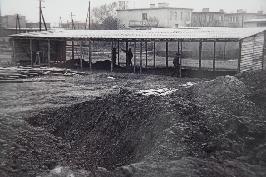 Chodzież na archiwalnych zdjęciach: Parafia Nawiedzenia NMP w Chodzieży. Zobacz zdjęcia z budowy i pierwszych mszy w parafii NNMP