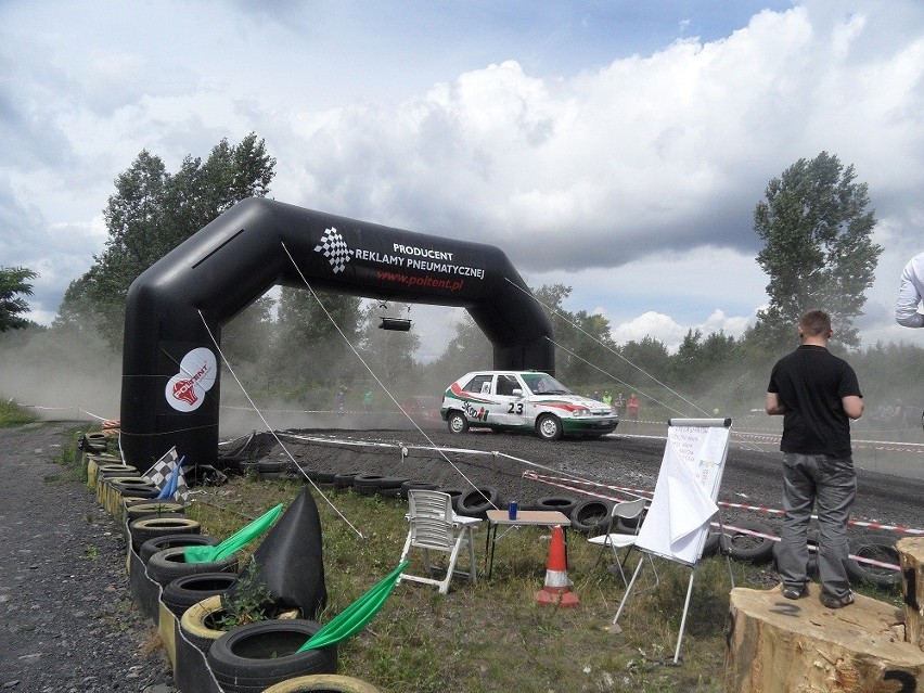 Ruda Śląska: Na torze Dakar Drift ścigają się stare samochody i quady [WIDEO+ZDJĘCIA]