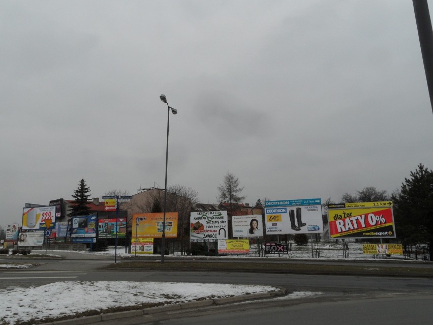 Centrum Żor: Kolorowe reklamy na ulicy Stodolnej. Trwa akcja Wyrzućmy szpetne szyldy! FOTO