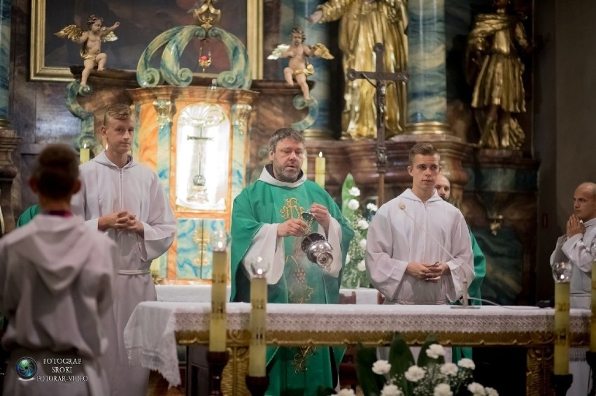 KOBYLIN: Wierni pożegnali swojego długoletniego proboszcza parafii pw. św. Matki przy Żłóbku [ZDJĘCIA]