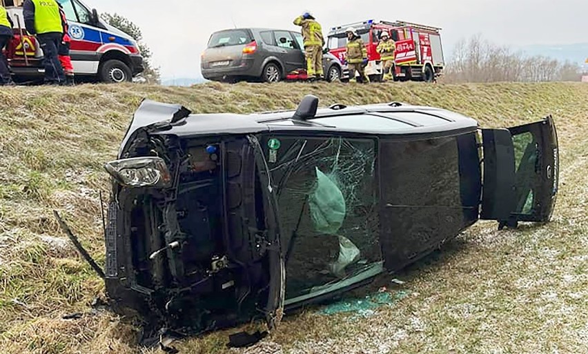 Wypadek na drodze w dolinie Dunajca wyglądał groźnie. Kierująca autem jednak nie ucierpiała