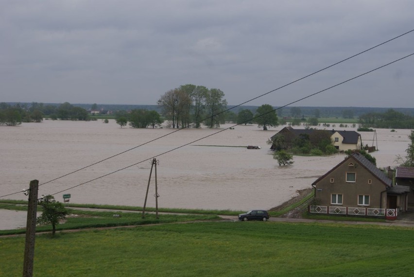 Odra w Grzegorzowicach. Zdjęcie archiwalne z powodzi w 2010...