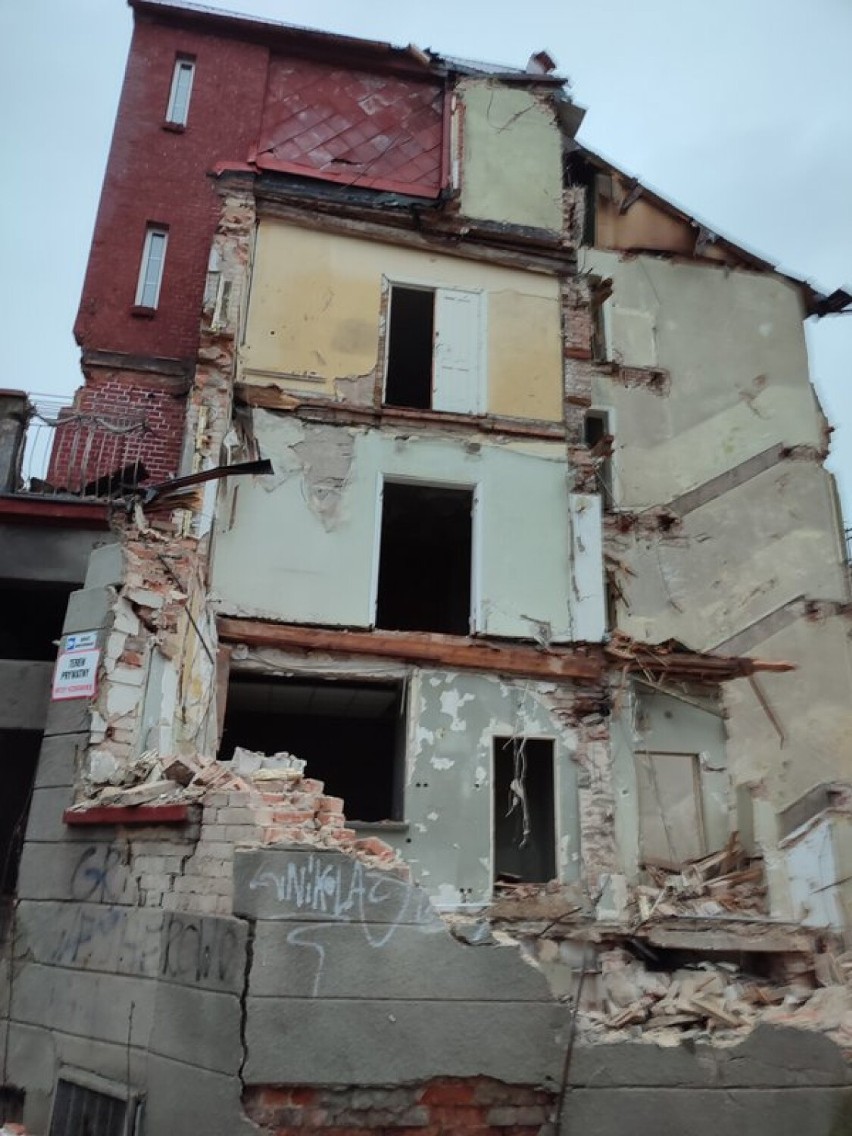 Od grudnia trwa rozbiórka starego budynku komisariatu w...