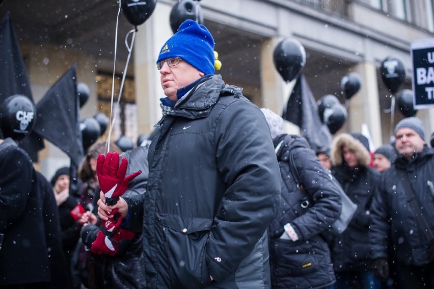 Protest frankowiczów, Warszawa. Czarna procesja oszukanych...