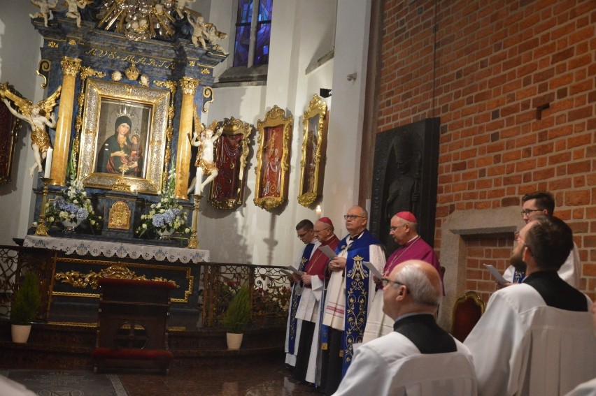 Odpust w katedrze. Biskup Czaja ponownie zawierzył Opole Matce Boskiej