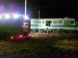 Palącą się lokomotywę gasili krotoszyńscy strażacy na torowsku w pobliżu Biadek ZDJĘCIA