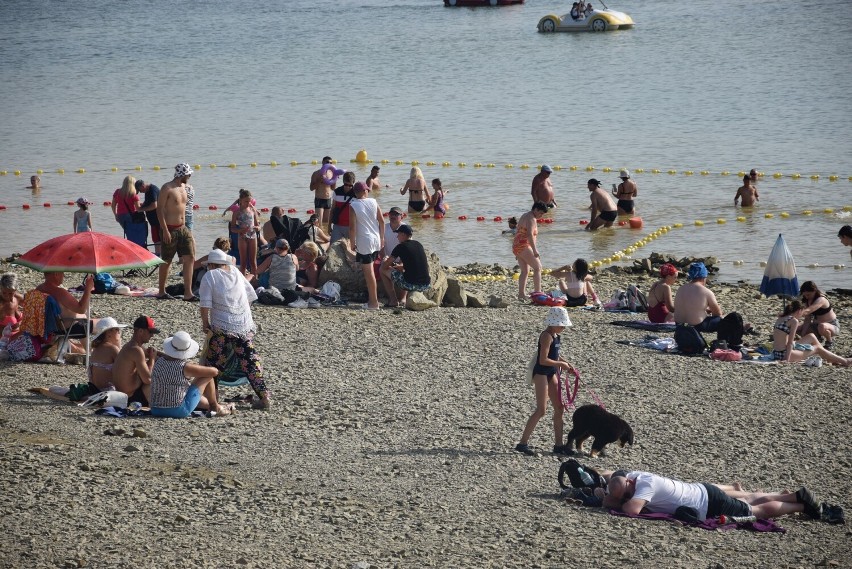 Solina 2022. Turyści tłumnie odwiedzali w weekend Jezioro Solińskie [ZDJĘCIA]