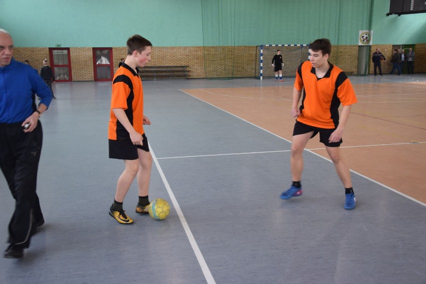 Turniej o Puchar Przewodniczącego Rady Miejskiej w futsalu [FOTO]