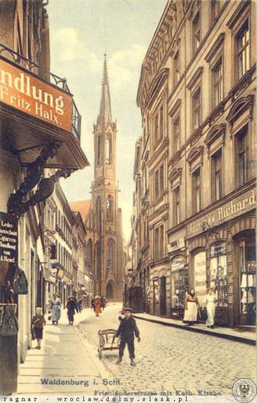 Lata 1915-1920 

Ulica Moniuszki od strony rynku.
