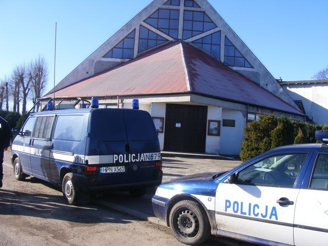 Szybka akcja budowlańców i strażaków uratowała kościół w Mikoszewie