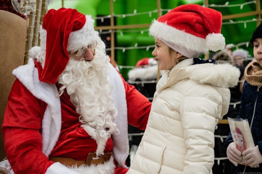 Jarmark  św. Mikołaja 2022 na konińskim rynku. Zapalą lampki na miejskiej choince