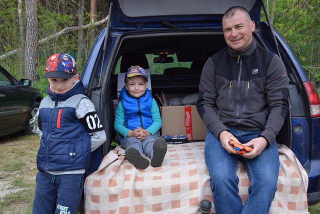 W niedzielę, 16 maja, na zielonogórskiej Dzikiej Ochli odbyła się kolejna wyprzedaż garażowa. Mieszkańcy mogli wystawić na sprzedaż rozmaite przedmioty, by kupujący dali im drugie życie.