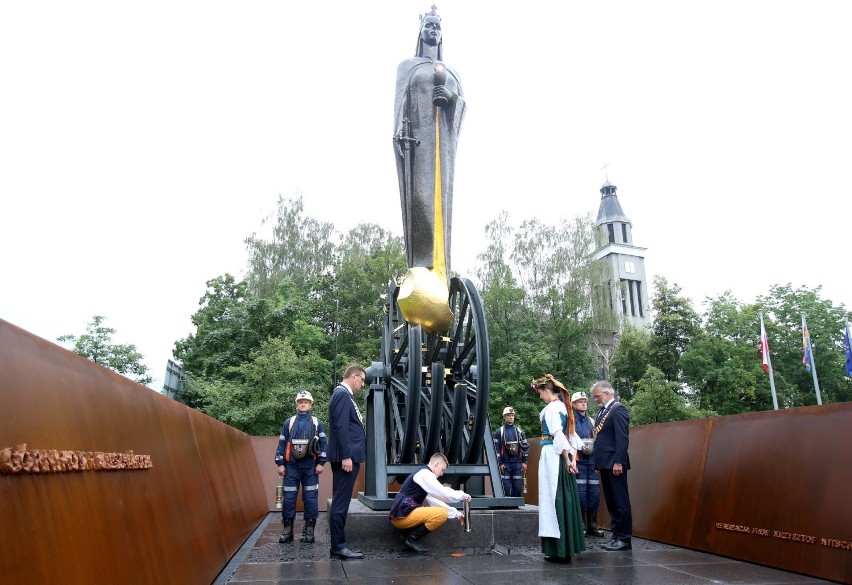 Pomnik św. Barbary oficjalnie odsłonięty.
Zobacz kolejne...