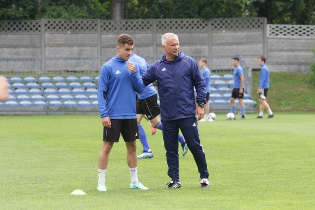 1.07.2021. Ruch Chorzów wrócił do zajęć po urlopach piłkarzy. Pierwszy trening z nowym trenerem Jarosławem Skrobaczem.

Zobacz kolejne zdjęcia. Przesuwaj zdjęcia w prawo - naciśnij strzałkę lub przycisk NASTĘPNE