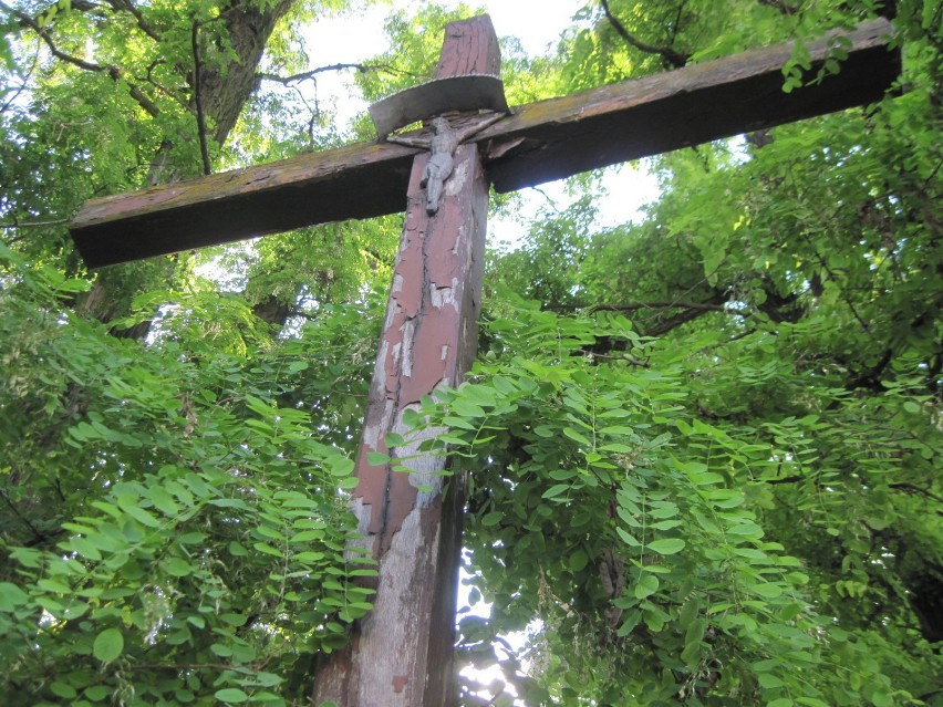 Krzyż przy ul. Lipowej w Lublinie wymaga szybkiej renowacji 