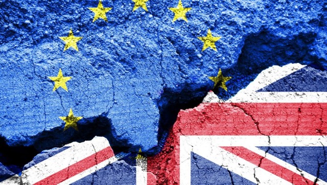 Jak Brexit wpłynie na Polskę i Polaków? Czego powinni się spodziewać przedsiębiorcy, a czego konsumenci? Czy studenci przebywający w Wielkiej Brytanii będą musieli wrócić do domów? I jak zmieni się status prawny Polaków przebywających na Wyspach?