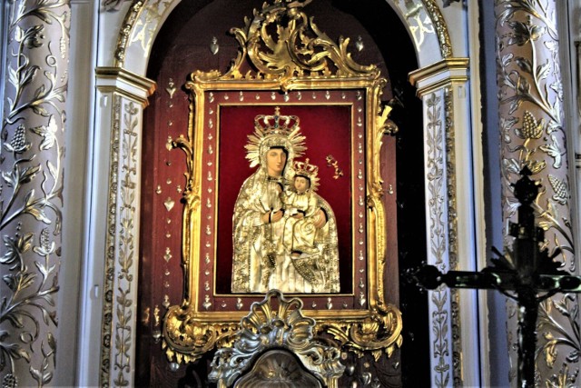 Sławny wizerunek Matki Bożej Szkaplerznej w tomaszowskim sanktuarium
