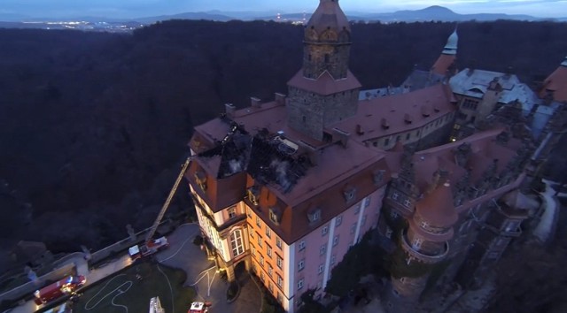 Pożar na Zamku Książ wybuchł w środę, 10 grudnia, ok. godziny ...